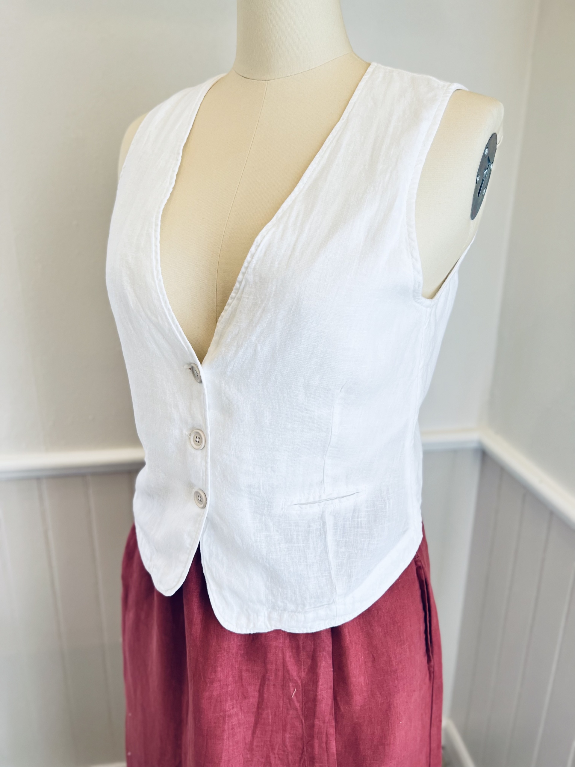 By Basics Linen Own Vest in White