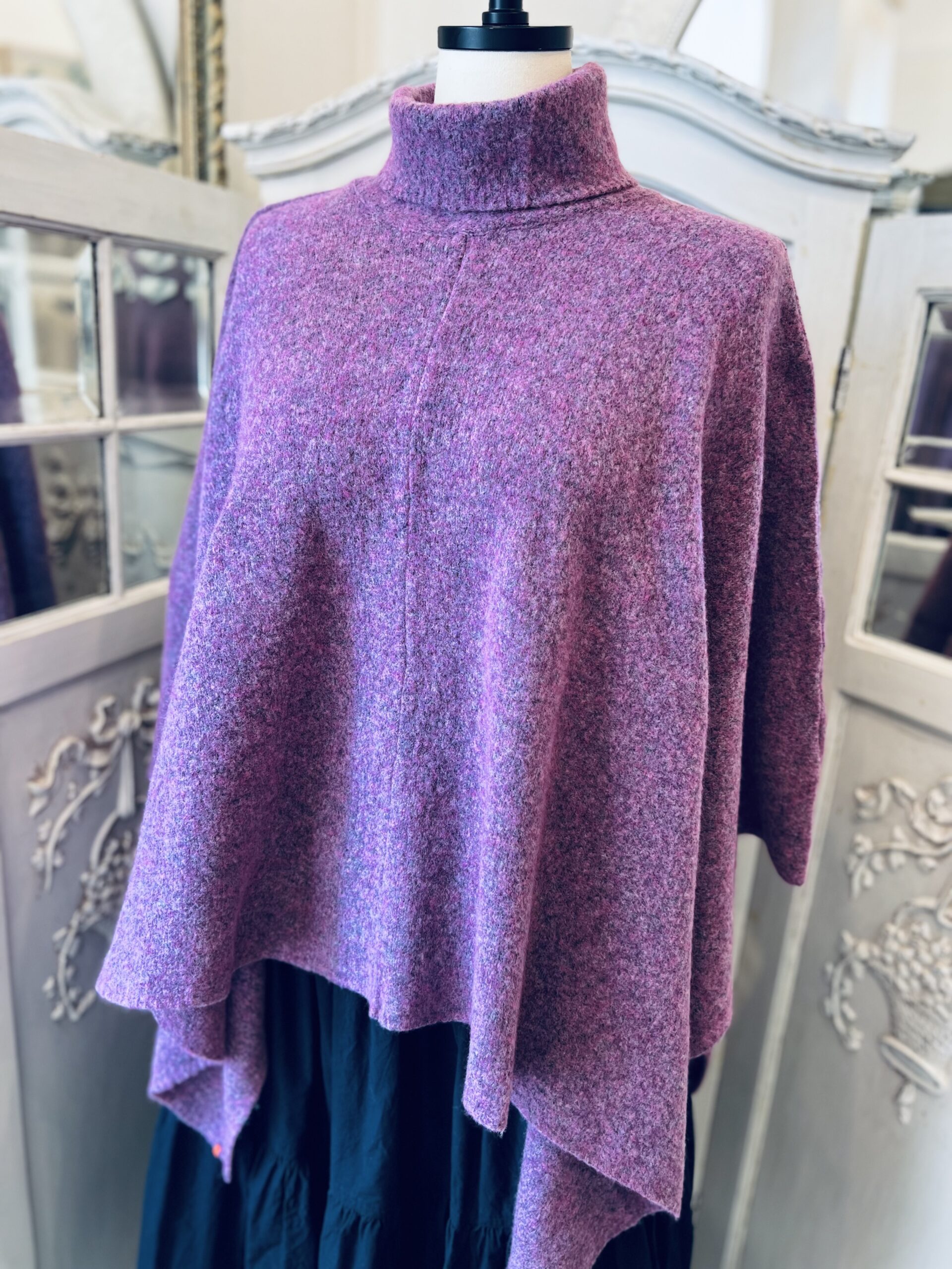 Maevy Astro Poncho in Violet