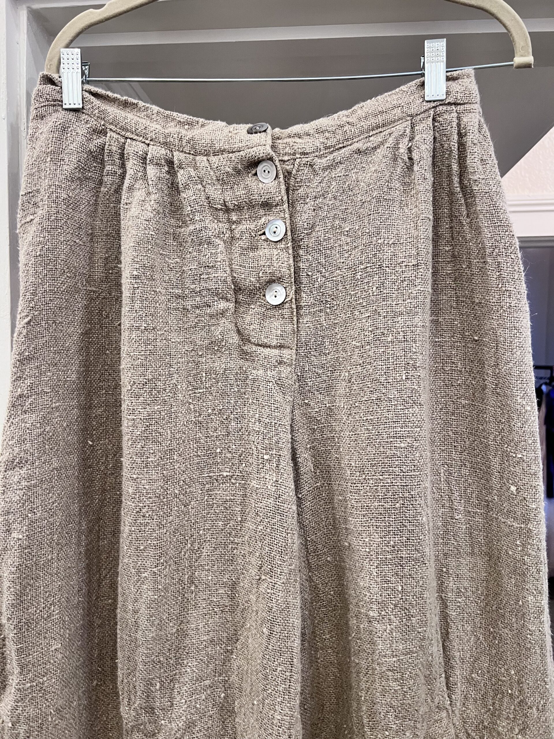 Perfect Condition, from the Love collection. Magnolia Pearl Linen Cropped Pants