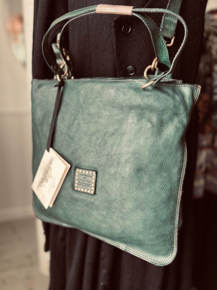 Campomaggi Crossbody Leather Shopping Bag with Dual Cavity in Bottle Green Item C040870ND/X0001/C2505 - Image 2