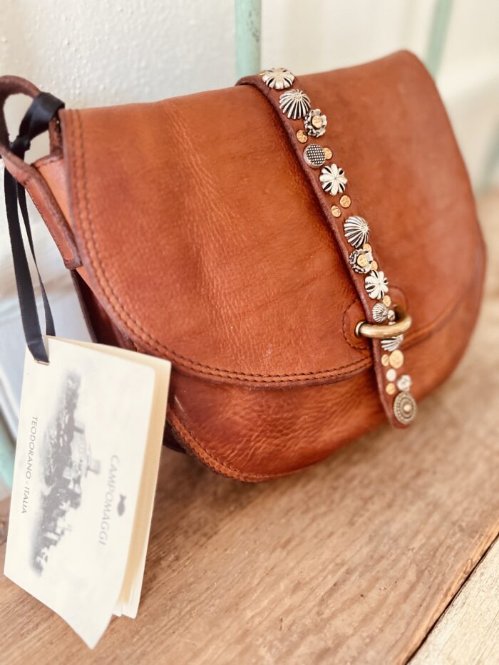 Campomaggi Italian Leather Linda Tracollina Media Crossbody bag in Cognac Item # C021030ND/X1253/C1502 - Image 3