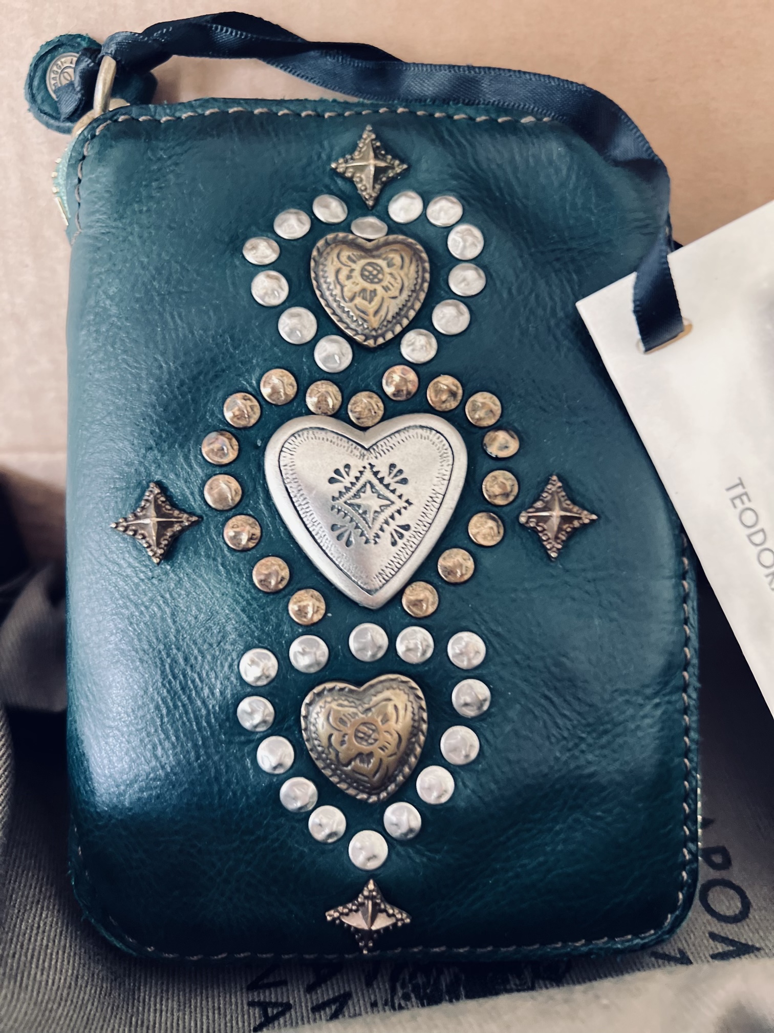 Campomaggi Leather Wallet with Studs in Bottle Green Item # C002060ND/X2838/C2505