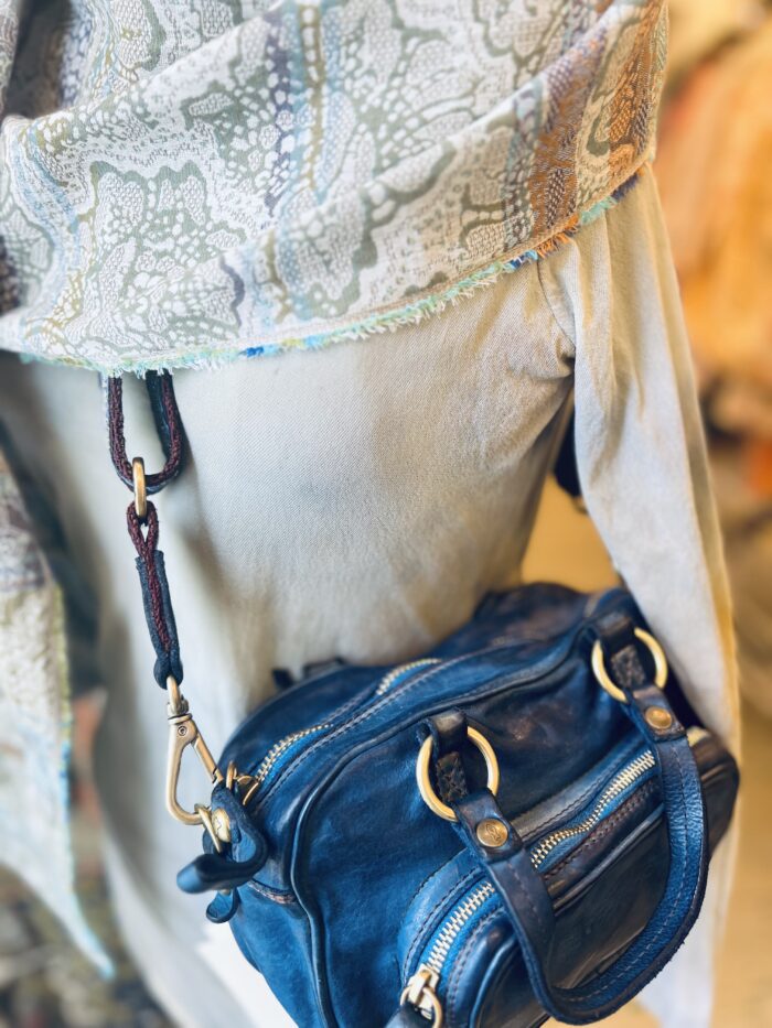Campomaggi Italian Leather Bauletto Picoolo Vaccehetta Bowling Bag in Saphire Item #  C040042ND/X0001 /C30 - Image 12