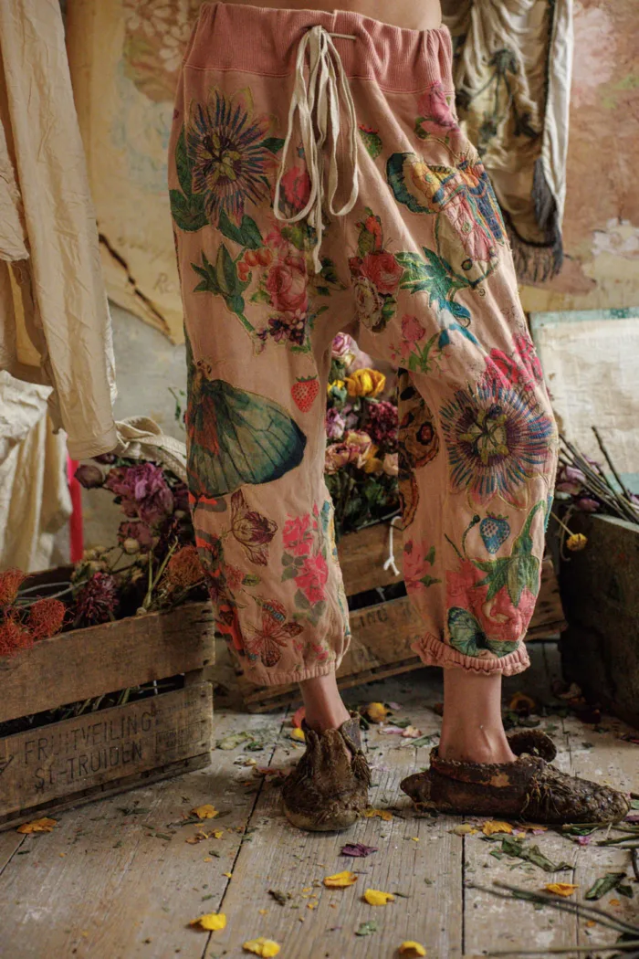 Magnolia Pearl Applique La Jolla Joggers in Sunfaded Acai Pants 913